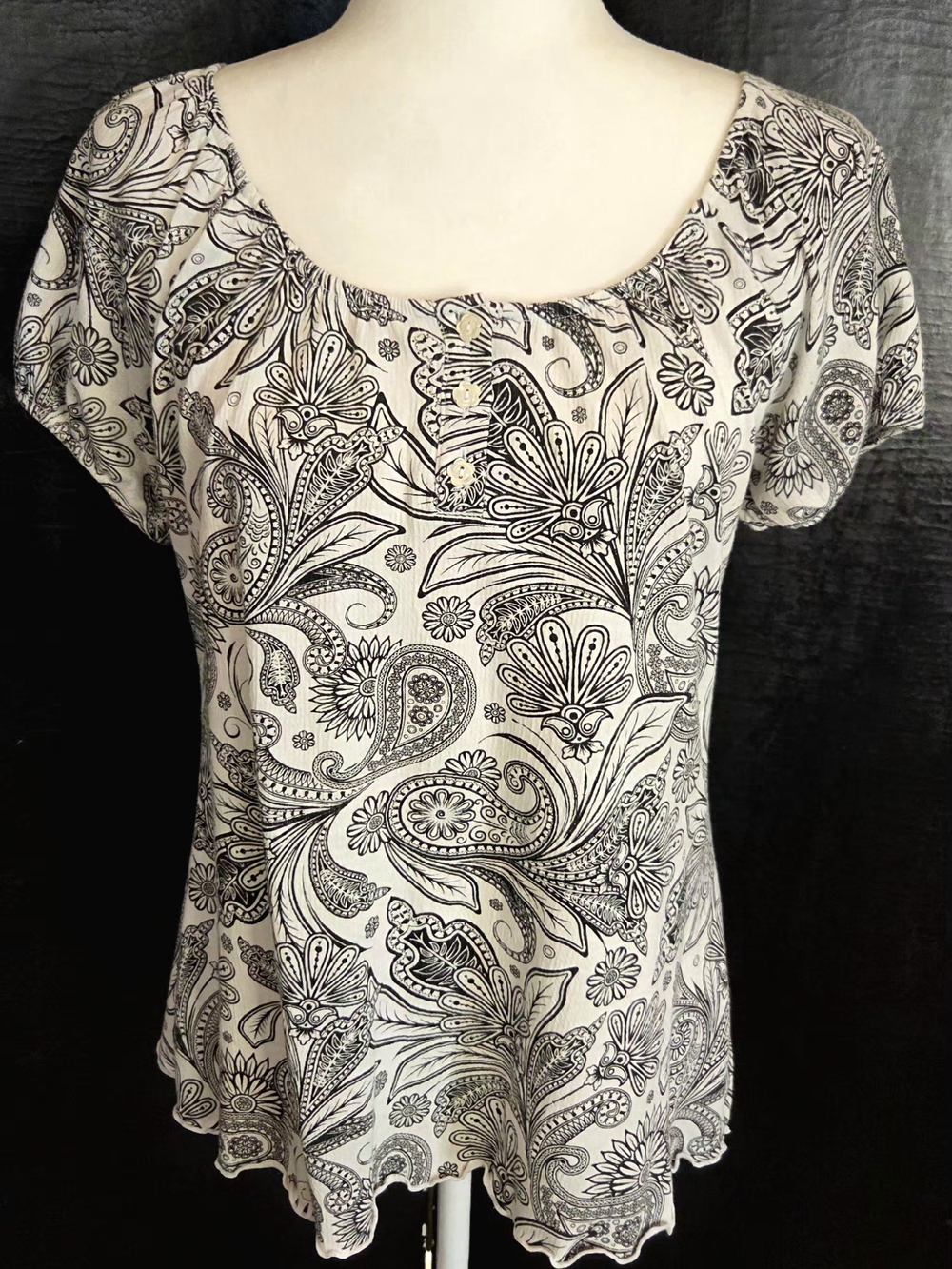 Vintage Susan Lawrence Black White Paisley Scoop Neck Lettuce Hem Top Small